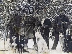 На охоте. Дедушка Яков (справа) с братьями, 1936 г. Дедушка Яков учил меня охоте с малолетства.